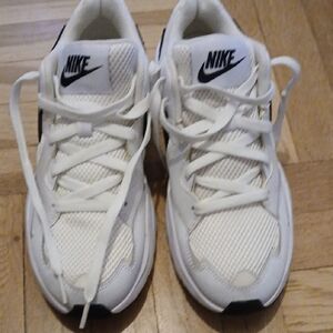 Nike White and Black Sneakers